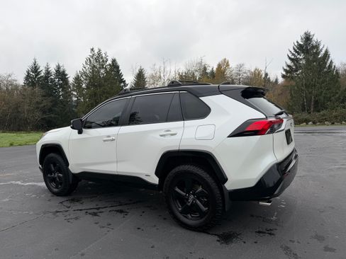 Used 2020 Toyota RAV4 XSE image 8
