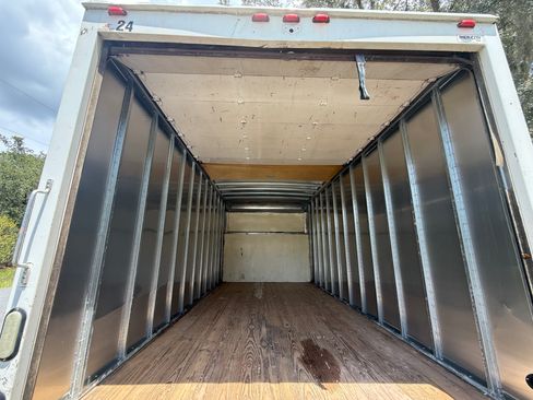 Used 2017 Chevrolet Express 3500 Extended RWD image 16
