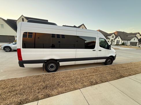 Used 2025 Mercedes-Benz Sprinter 2500 image 1