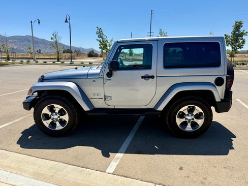 Used 2018 Jeep Wrangler Sahara w/ Connectivity Group image 2