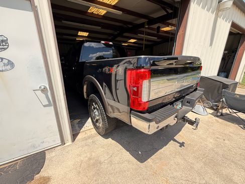 Used 2017 Ford F350 King Ranch w/ King Ranch Ultimate Package AWD/4WD image 12