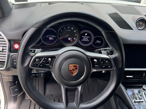 Used 2023 Porsche Cayenne AWD/4WD image 9