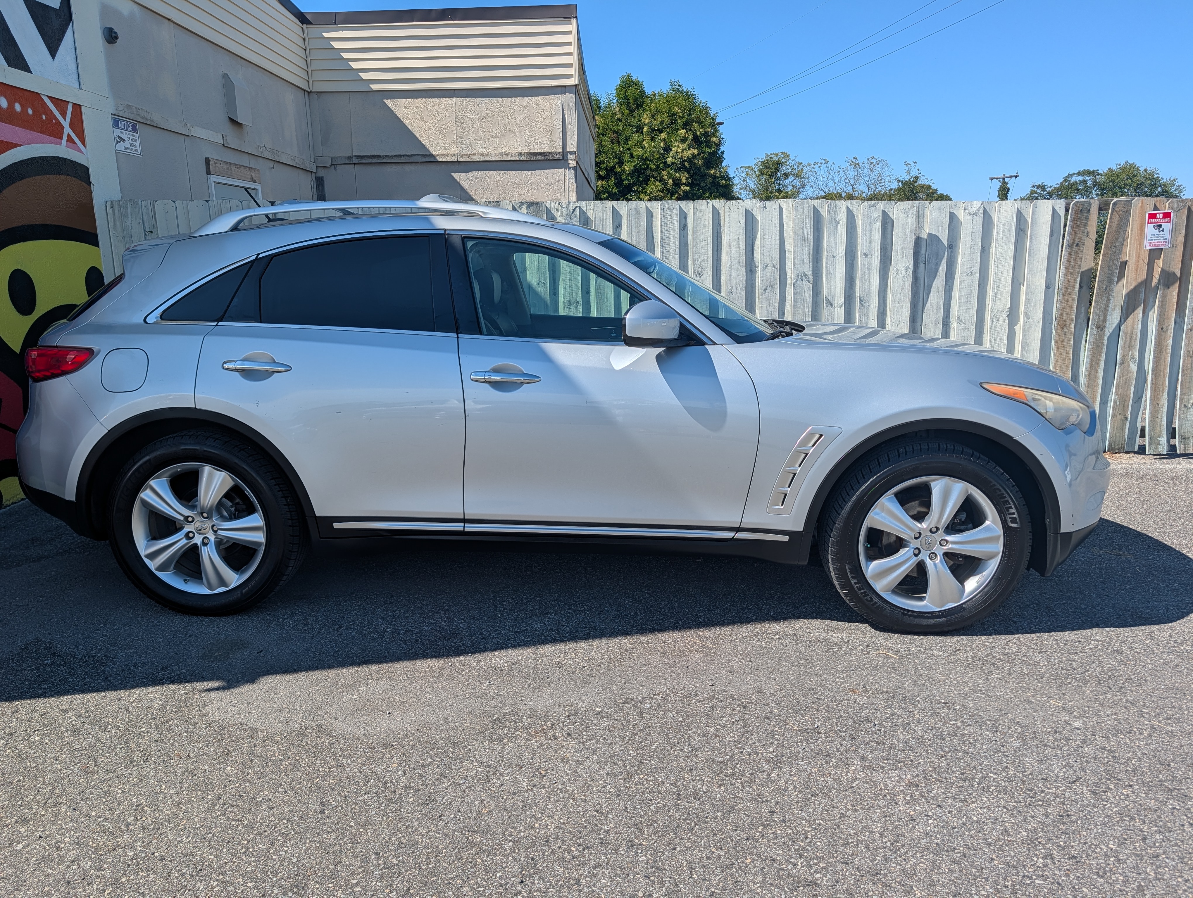 Used 2010 INFINITI FX35 2WD w/ Deluxe Touring Pkg image 4