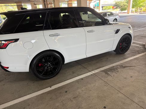 Used 2022 Land Rover Range Rover Sport HST image 4