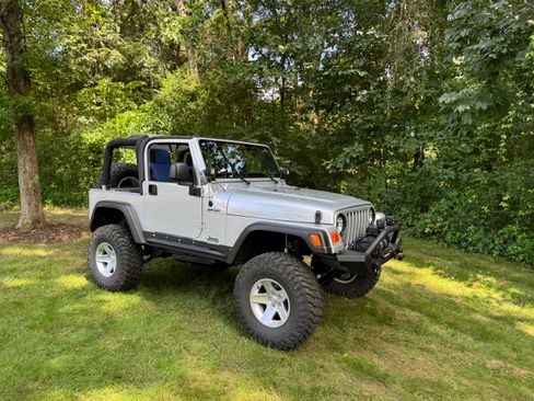 Used 2004 Jeep Wrangler 4WD w/ 30" Tire & Wheel Group image 12
