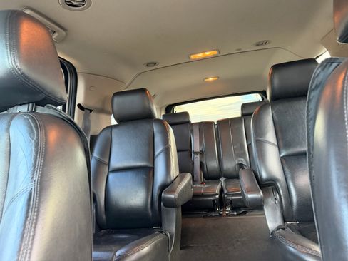 Used 2011 Chevrolet Suburban LTZ image 6