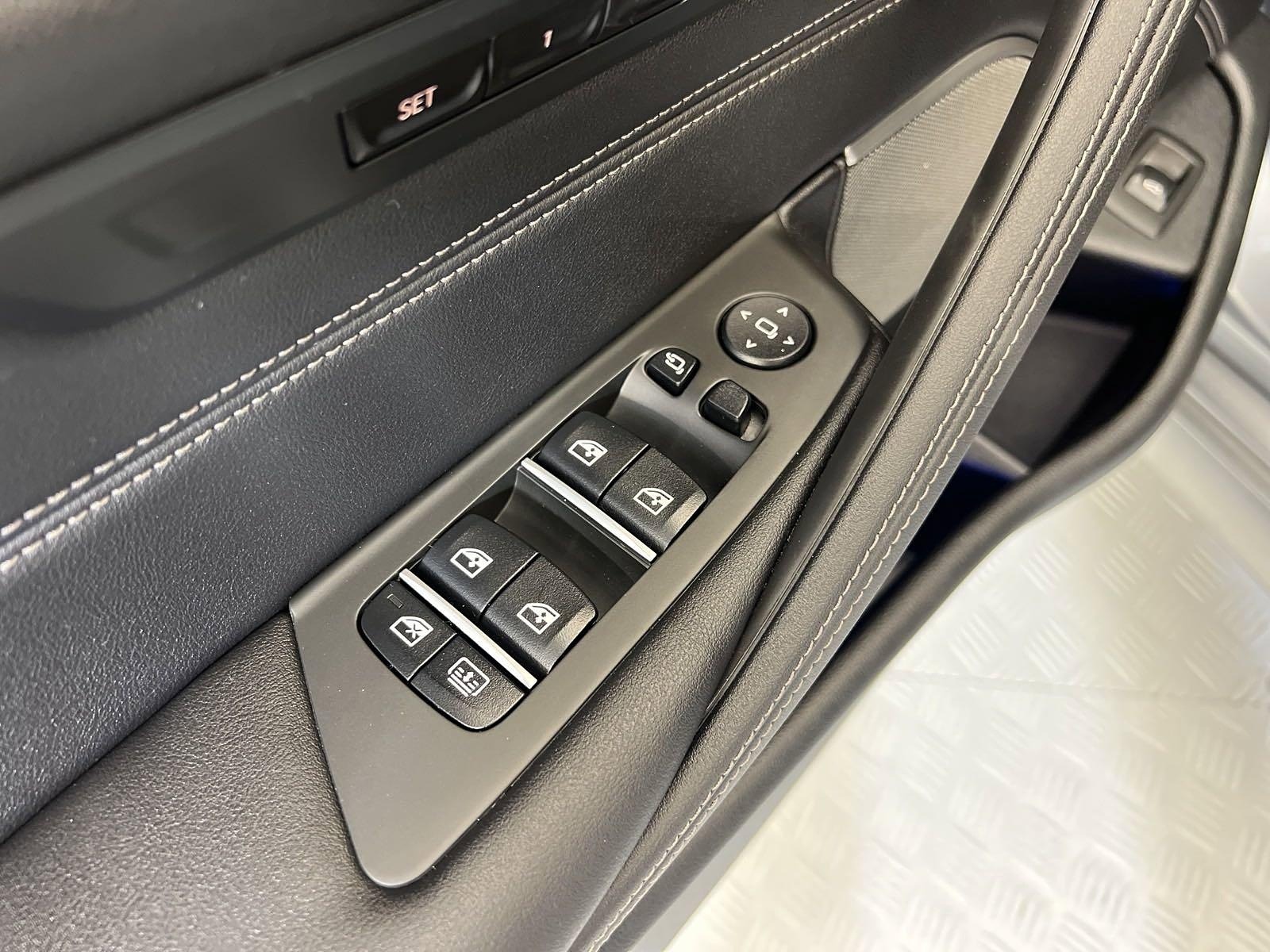 Used 2022 BMW M550i xDrive w/ Dynamic Handling Package AWD/4WD image 29
