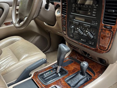 Used 2000 Toyota Land Cruiser AWD/4WD image 12