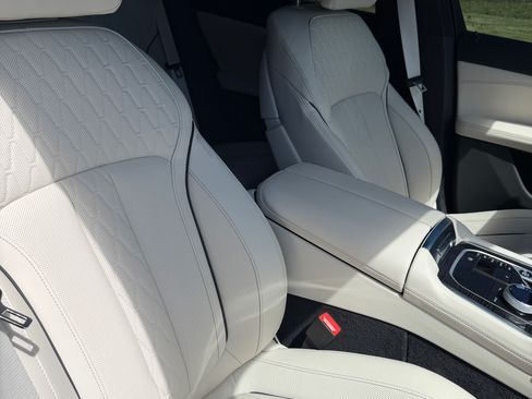 Used 2026 BMW X6 M60i image 11