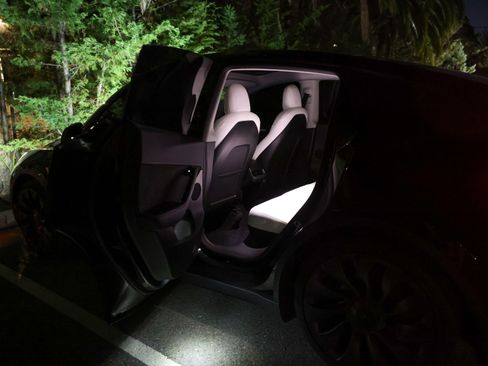 Used 2022 Tesla Model Y Performance image 16