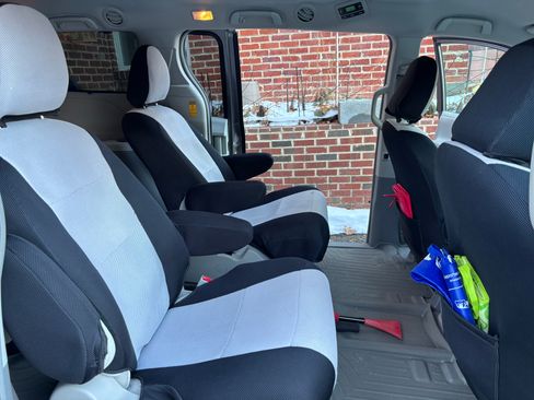 Used 2014 Toyota Sienna LE image 23