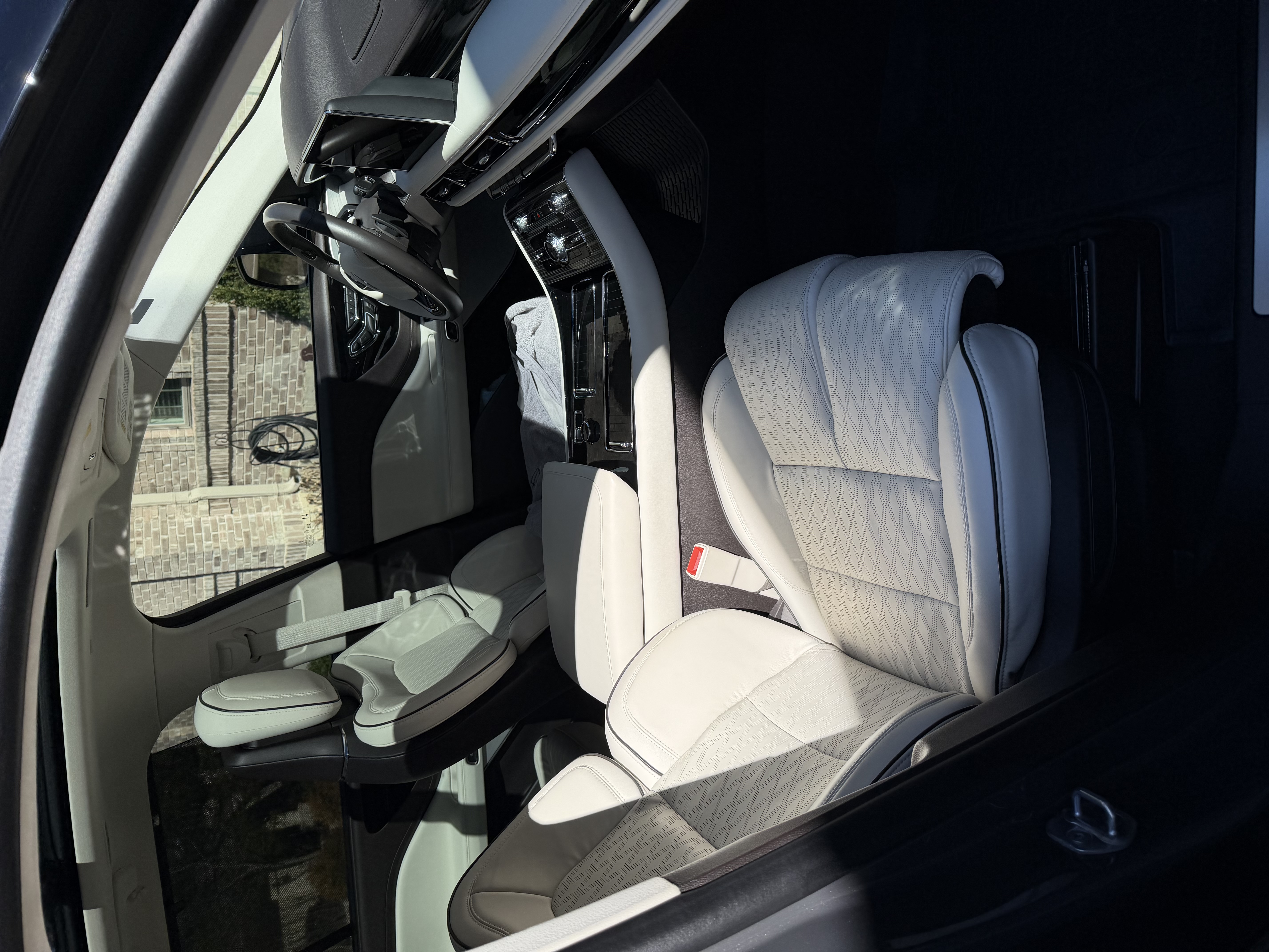 Used 2023 Lincoln Aviator Black Label w/ Dynamic Handling Package AWD/4WD image 18