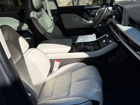 Used 2023 Lincoln Aviator Black Label w/ Dynamic Handling Package image 21