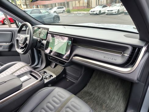 Used 2025 Rivian R1T Adventure image 12