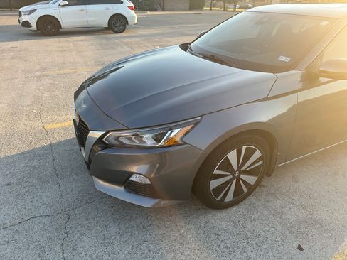 Used 2021 Nissan Altima 2.5 SV w/ SV Premium Package image 6