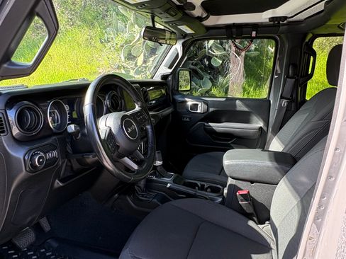 Used 2020 Jeep Wrangler Unlimited Sport image 4