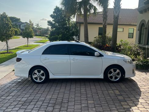Used 2011 Toyota Corolla S image 6