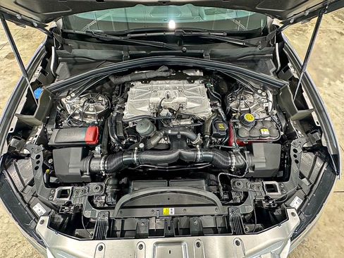 Used 2025 Jaguar F-PACE SVR 575 Edition image 32