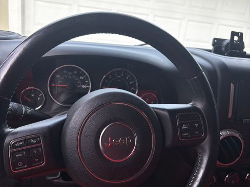 Used 2016 Jeep Wrangler Unlimited Sahara w/ Connectivity Group image 4