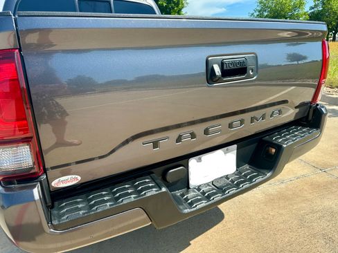 Used 2019 Toyota Tacoma SR w/ SR Convenience Package RWD image 10