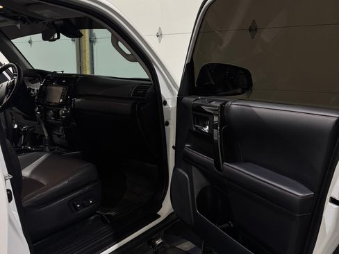 Used 2024 Toyota 4Runner TRD Off-Road Premium image 18