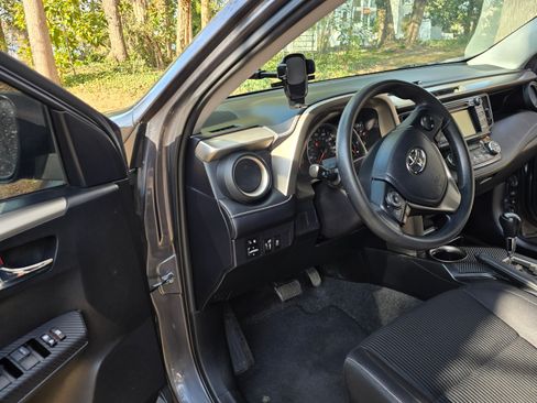 Used 2015 Toyota RAV4 XLE image 10