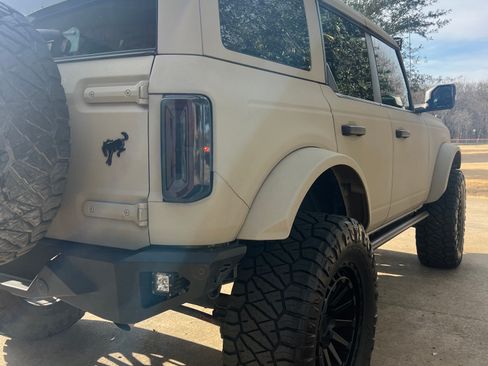 Used 2022 Ford Bronco Wildtrak image 9