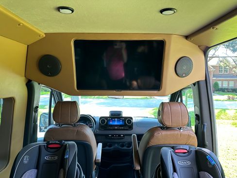 Used 2025 Mercedes-Benz Sprinter 2500 image 13