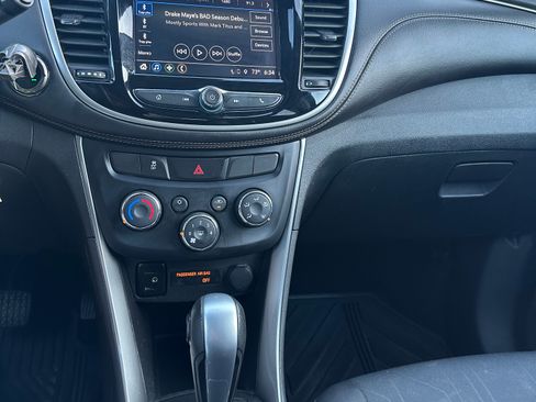 Used 2018 Chevrolet Trax LT w/ Sun & Sound Package AWD/4WD image 10