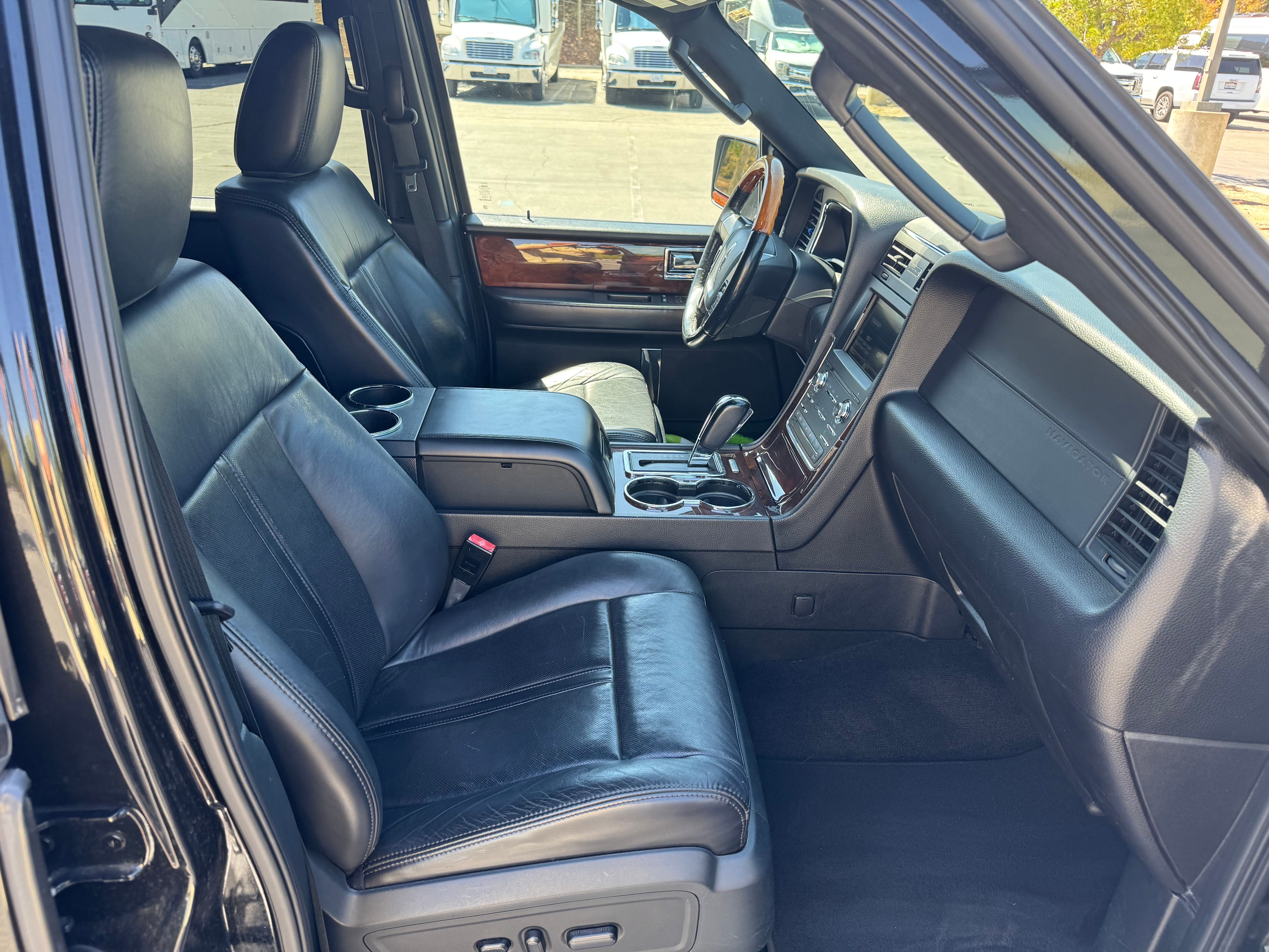 Used 2015 Lincoln Navigator L 2WD image 8