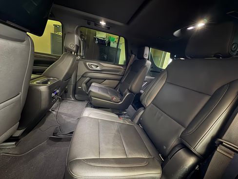 Used 2022 Chevrolet Tahoe Z71 w/ Z71 Off-Road Package AWD/4WD image 9