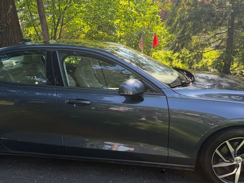 Used 2020 Volvo S60 T5 Momentum FWD image 13
