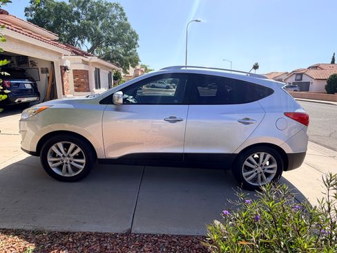 Used 2011 Hyundai Tucson Limited image 8