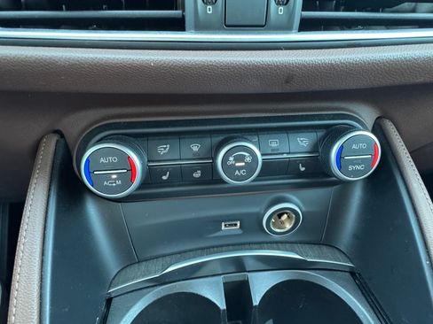 Used 2018 Alfa Romeo Stelvio Ti image 16