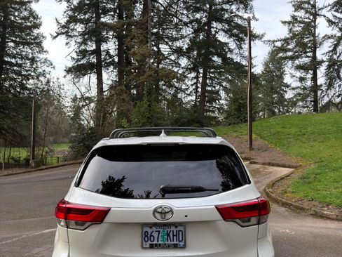 Used 2019 Toyota Highlander Limited Platinum image 9