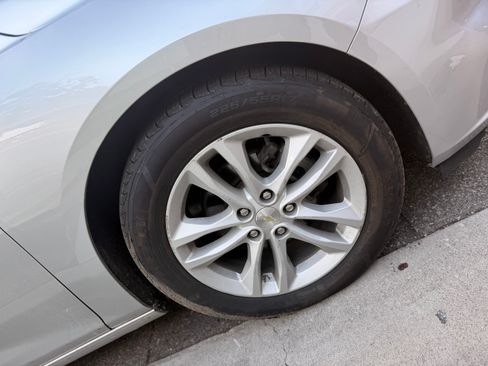 Used 2017 Chevrolet Malibu LT FWD image 12
