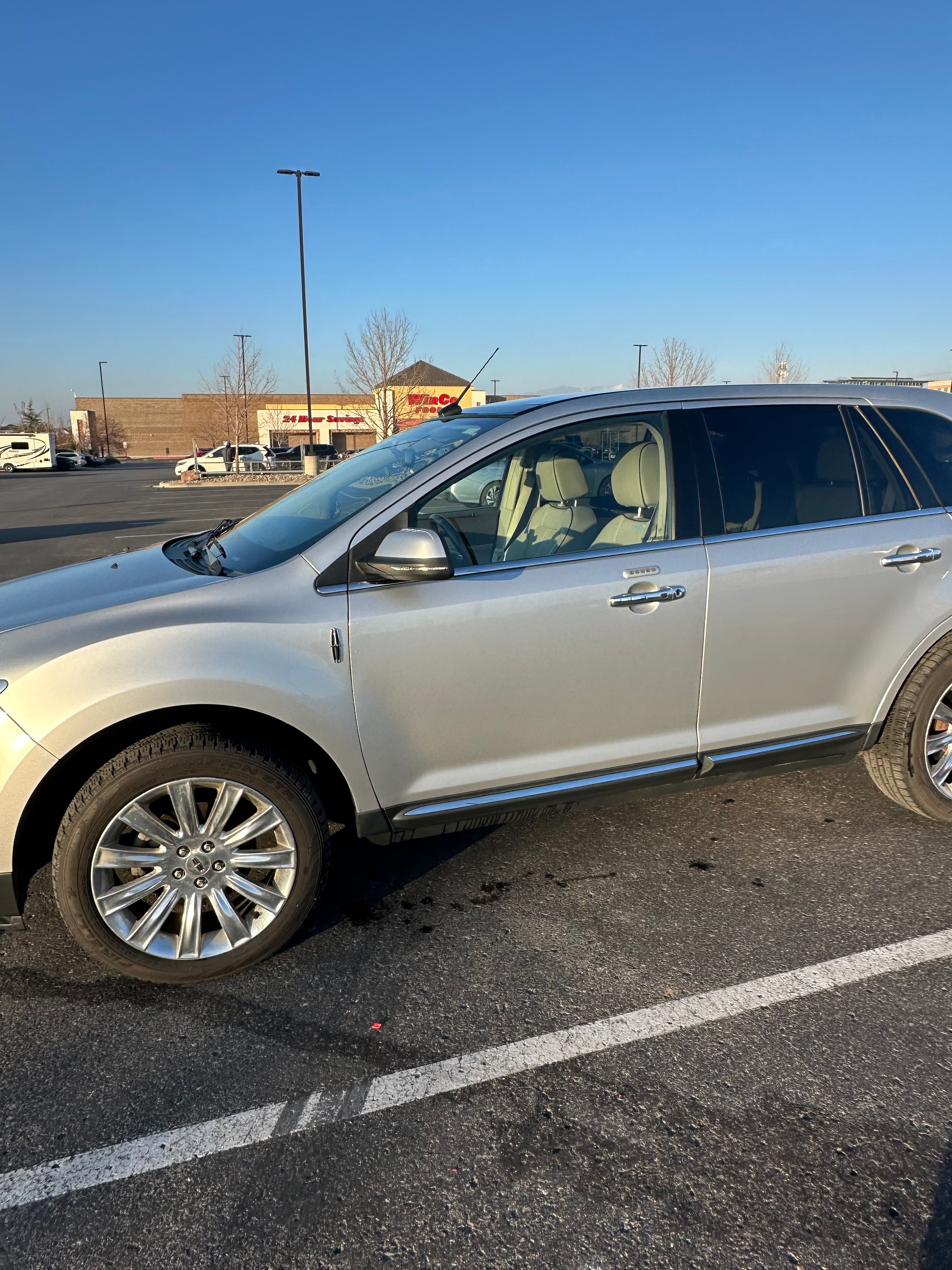 Used 2013 Lincoln MKX AWD image 4
