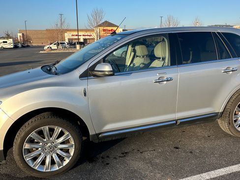 Used 2013 Lincoln MKX AWD image 4
