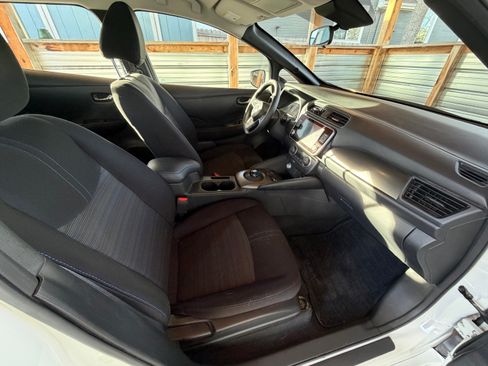 Used 2022 Nissan Leaf S image 12