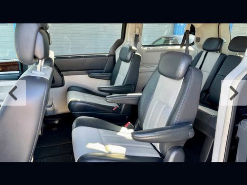 Used 2010 Chrysler Town & Country Touring Plus image 8