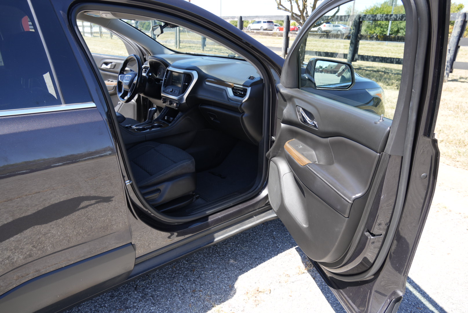 Used 2018 GMC Acadia SLE w/ Driver Alert Package I AWD/4WD image 19