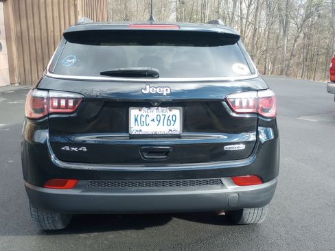 Used 2017 Jeep Compass Latitude w/ Popular Equipment Group image 6