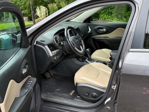 Used 2015 Jeep Cherokee Limited w/ Luxury Group FWD image 5