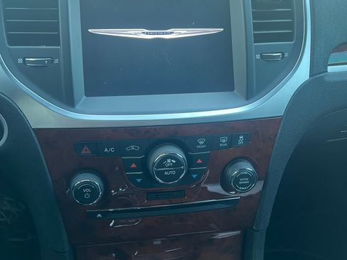 Used 2012 Chrysler 300 RWD image 10