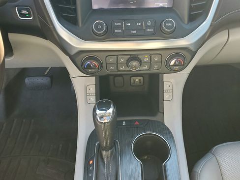 Used 2017 GMC Acadia SLT image 13