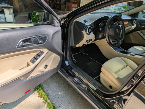 Used 2019 Mercedes-Benz GLA 250 4MATIC image 2