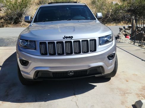 Used 2014 Jeep Grand Cherokee Altitude image 4