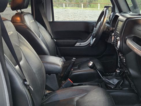 Used 2015 Jeep Wrangler Unlimited Rubicon image 26