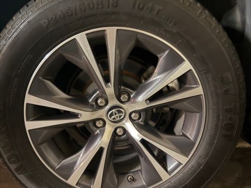 Used 2019 Toyota Highlander LE w/ Carpet Mat Package (TMS) image 14