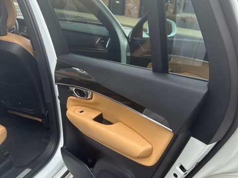 Used 2018 Volvo XC90 T6 Momentum w/ Convenience Package image 11